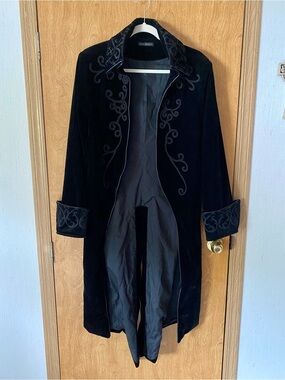 Devil fashion gentlemens. Black Velvet Embroidered Long Coat